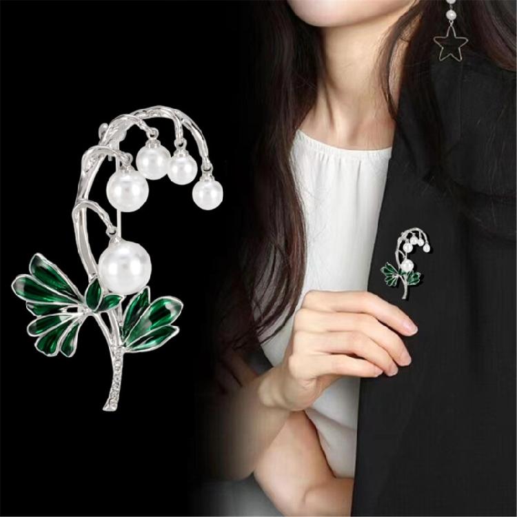 Versatile Floral Pearls Brooch 2 Color Options Lightweight Zinc Alloy For Various Outfits