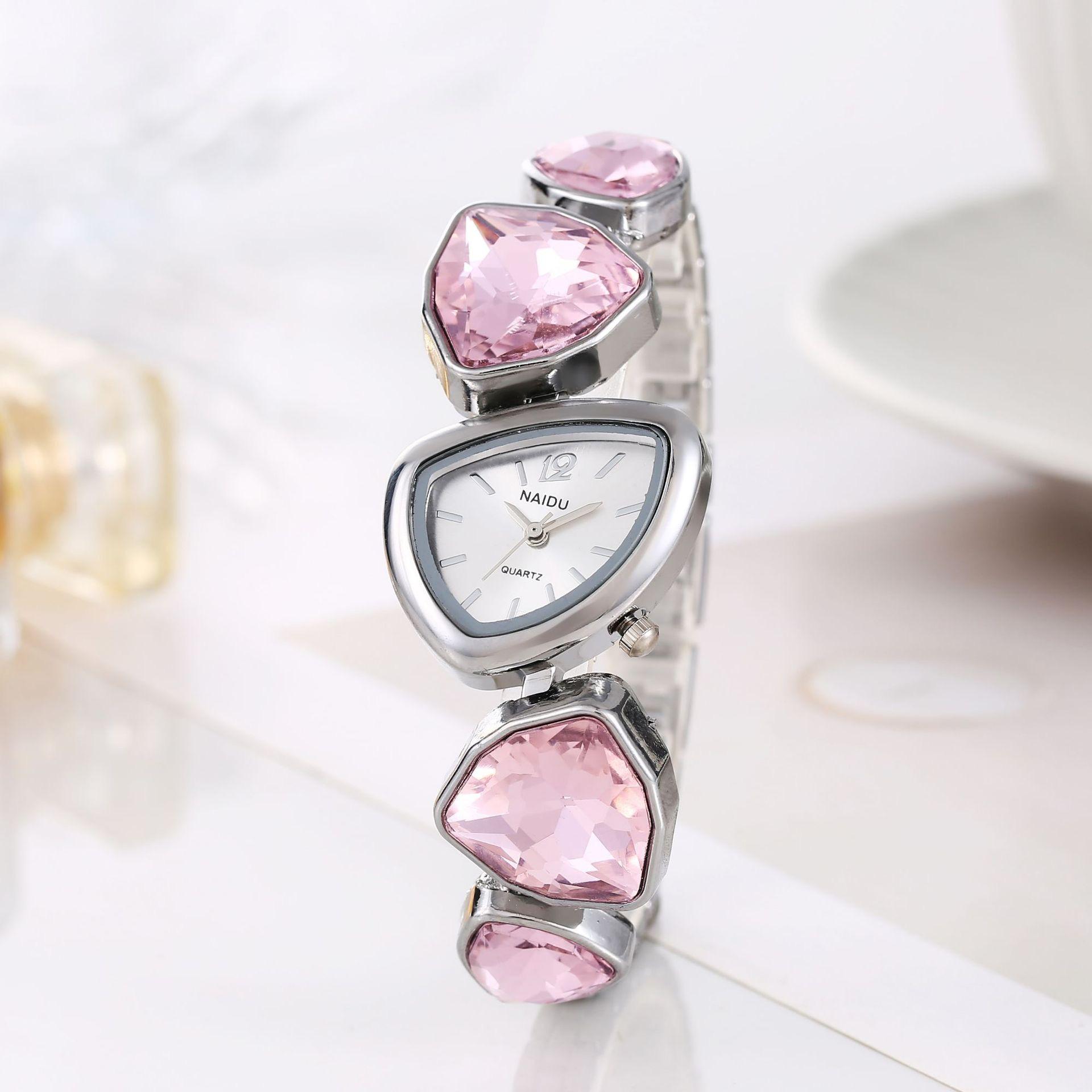 

Необычная форма Повседневные Легче всего сочетать Винтажные Кварцевые Женские Часы для Ежедневной Носки розовый