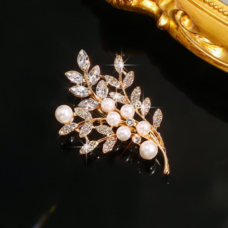 Elegant Artificial Pearl Gardenia Leaf Brooch