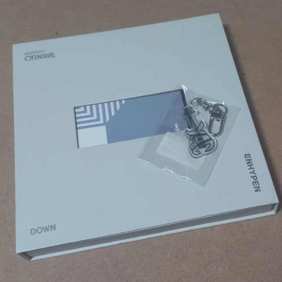 

Nhyfen Carnival Album J Акриловый брелок для ключей Поделиться