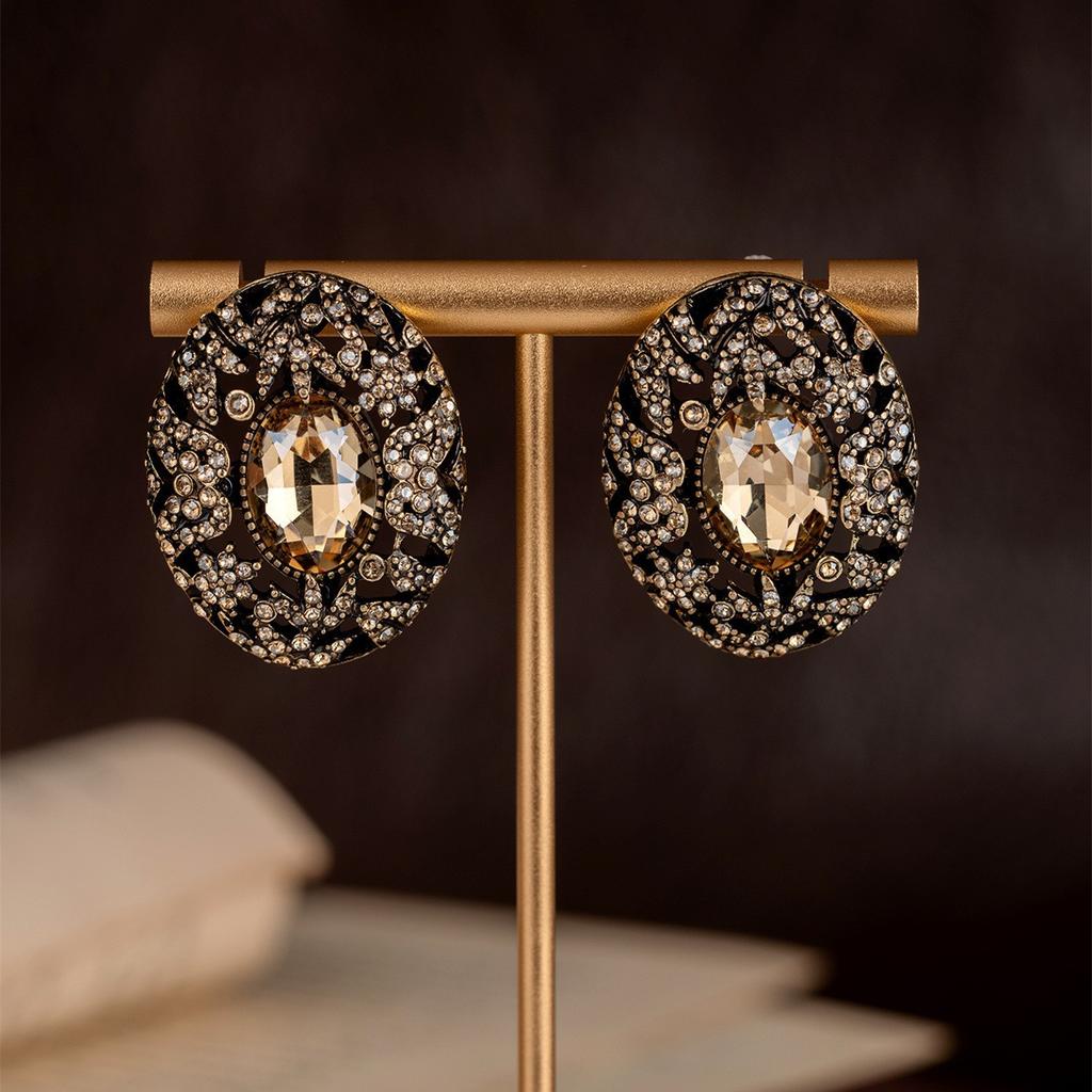 Vintage Silver Needle Oval Earrings Fashionable Full French Court Style Light Luxury Exaggerated Personality Of