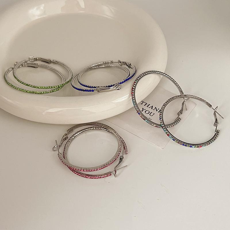 Boucles d'oreilles créoles rétro européennes et américaines colorées - Design exagéré, accessoires de mode haut de gamme