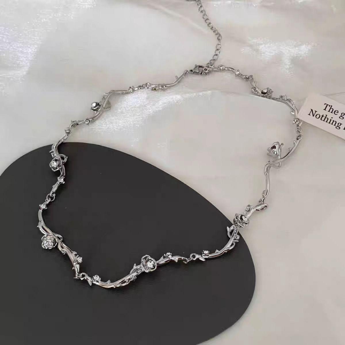 

Sweet Cool Spice Girl Rose Necklace Women S Earrings Necklace Niche Design Sense Premium Clavicle Chain
