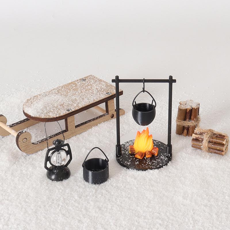 Miniature Christmas Sleigh Stove Model: Outdoor Hanging & Halloween Scene Props for OB11