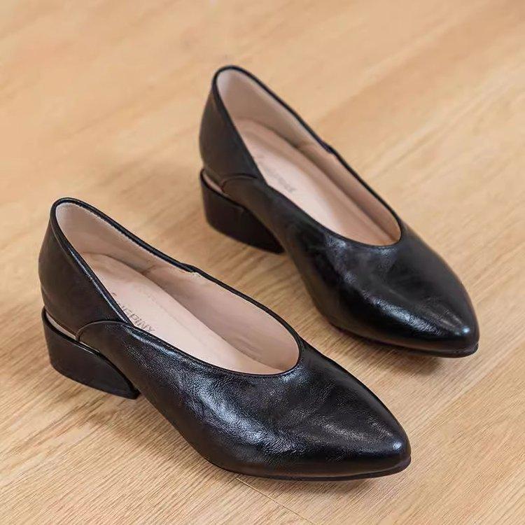 

Spring and summer fashion versatile light mouth single shoes women s thick heel pointed middle heel women s leather shoes 35 чорний