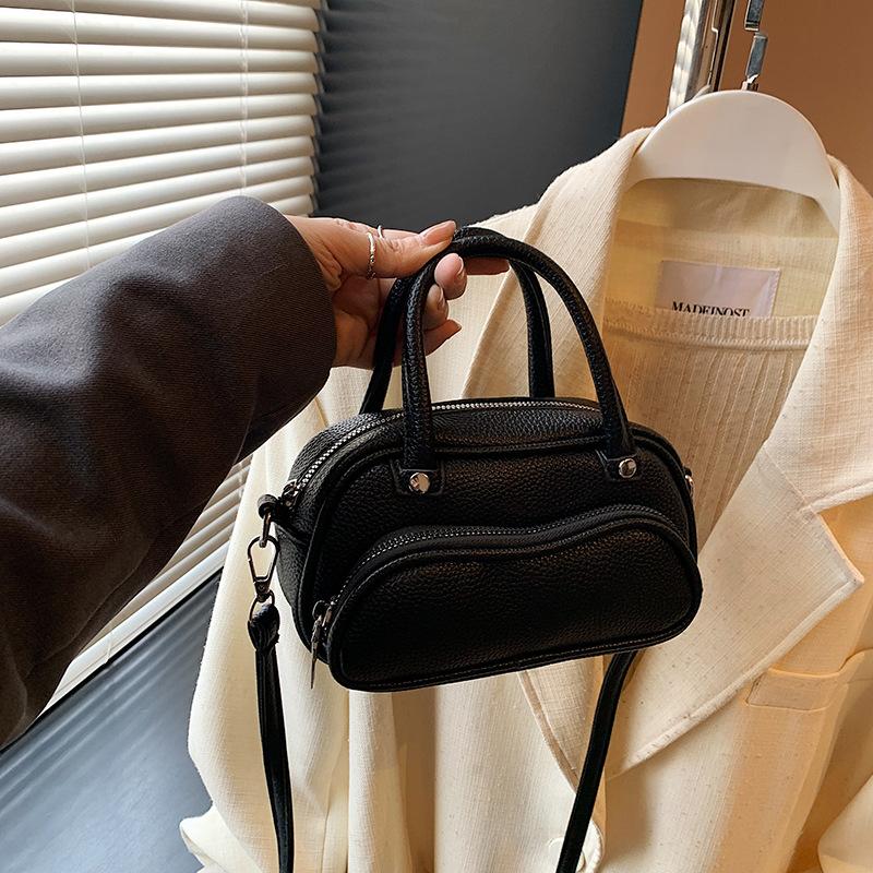 

Niche design handbag personalized frog bag fashion versatile high-end cute Internet celebrity pea bag mini messenger bag 19*6.5*10 чорний