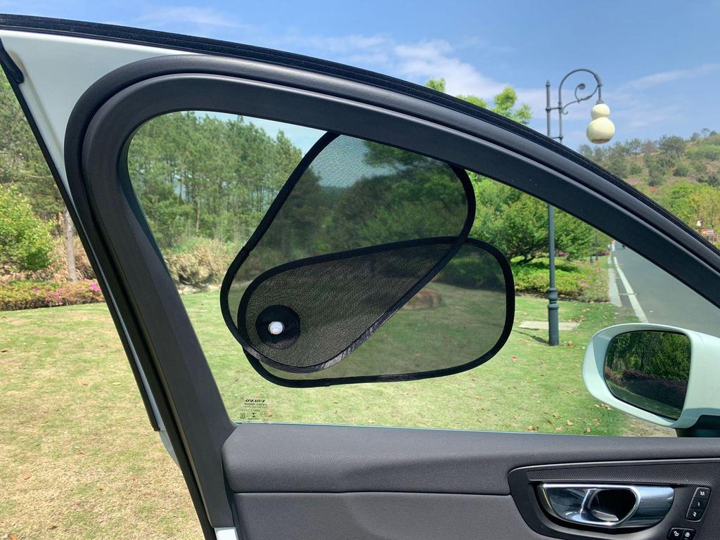 Adjustable Car Side Window Sun Shade with Suction Cup - Sun Protection & Heat Insulation Without Blocking View