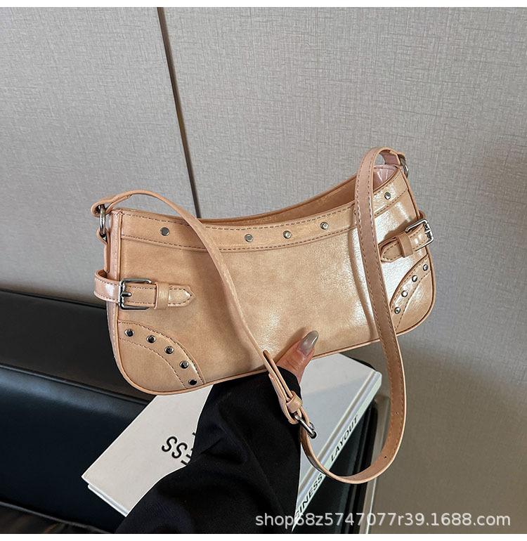 Premium Rivet Underarm Bag Hong Kong Style Niche Retro Shoulder Bag Ladies Temperament Ladies Fashion Baguette Bag