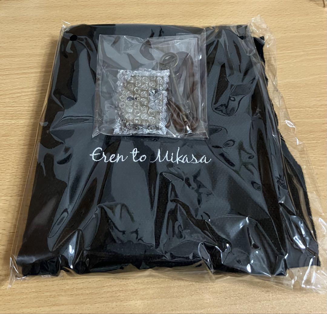 

[USED] Attack on Titan Art Book FLY Mikasa s Scarf & Eren s Key Set