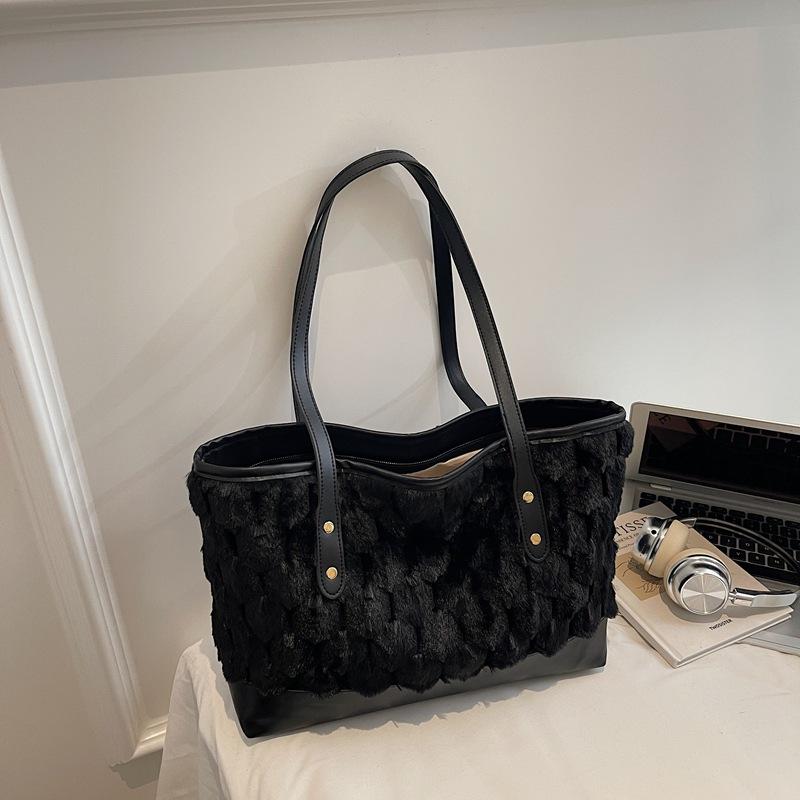 Winter Solid Color Patchwork Plush Shoulder Bags for Women Versatile Ladies Furry Bucket Bag Large Capacity Female Handbags Tote