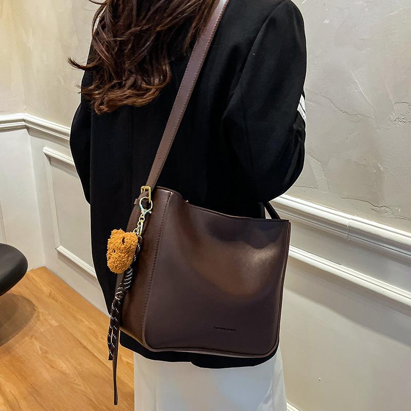 Bucket Bag Leather Women'S Bag Large Capacity Retro Casual Shoulder Messenger Bag Commuter Bag Luggage