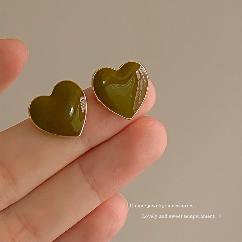 2025 Retro-Inspired Imitation Pearl Earrings: Niche Light Luxury Ear Studs & Pendants