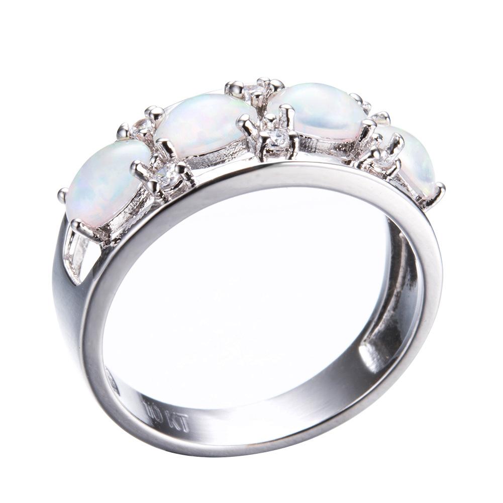 Four Oval White Rings for Fashionable Commuting