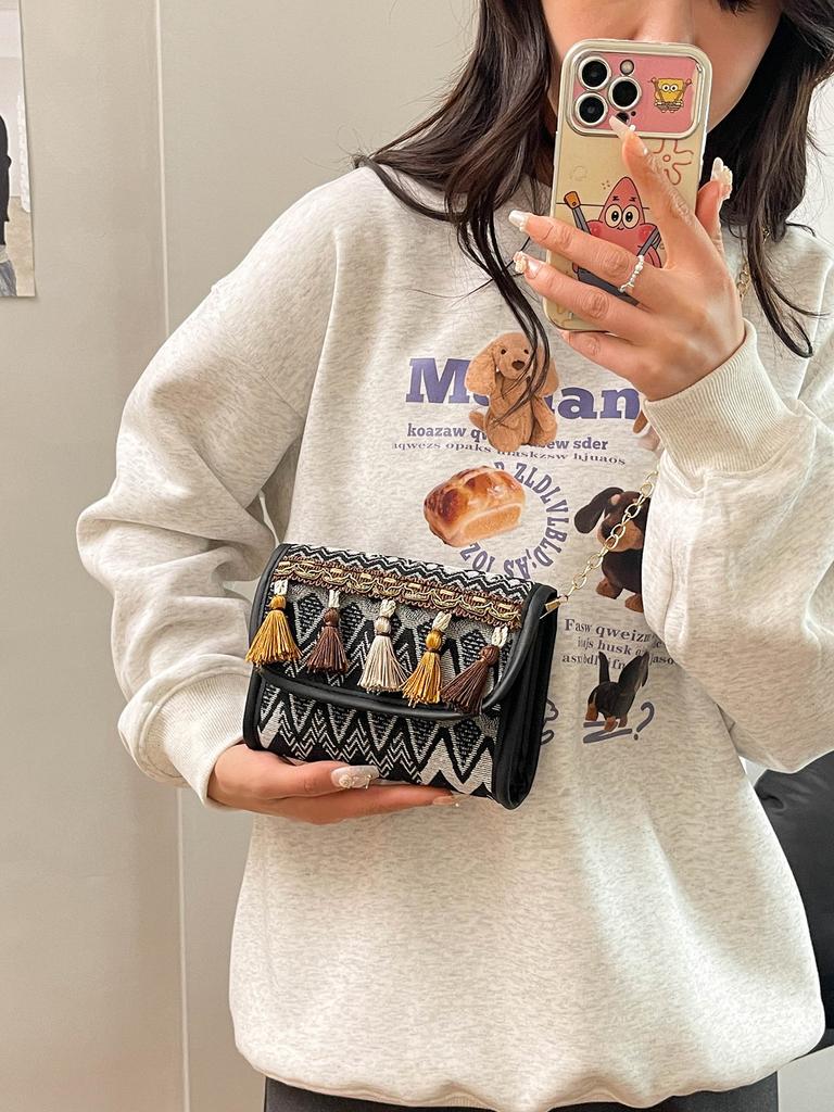 Minority Chain Messenger Bag Women's 2025 Spring New Ethnic Style Tassel Shoulder Women's Bag Travel Mobile Phone Bag