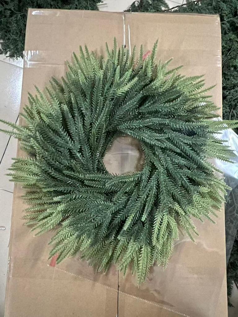 Coroană de Crăciun Norfolk PE Textură Cauciuc Moale Ace și Viță de Pin Decorațiune de Crăciun