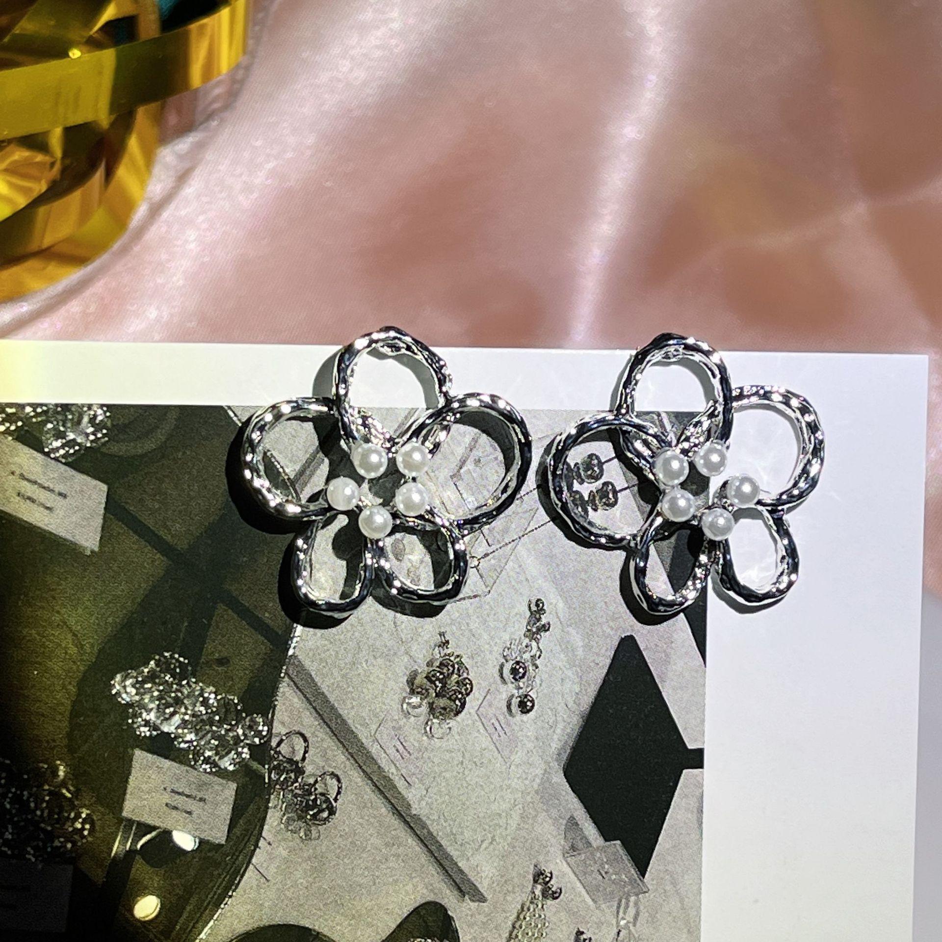 

Silver Color Hollow Flower Earrings for Women Girl Fashion Exaggerated Simple Classic Sweet Birthday Jewelry Gift