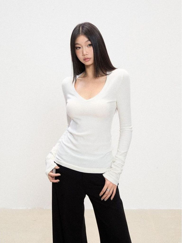 Gentle & Sweet Early Spring V-neck Slim Fit Women's T-shirt