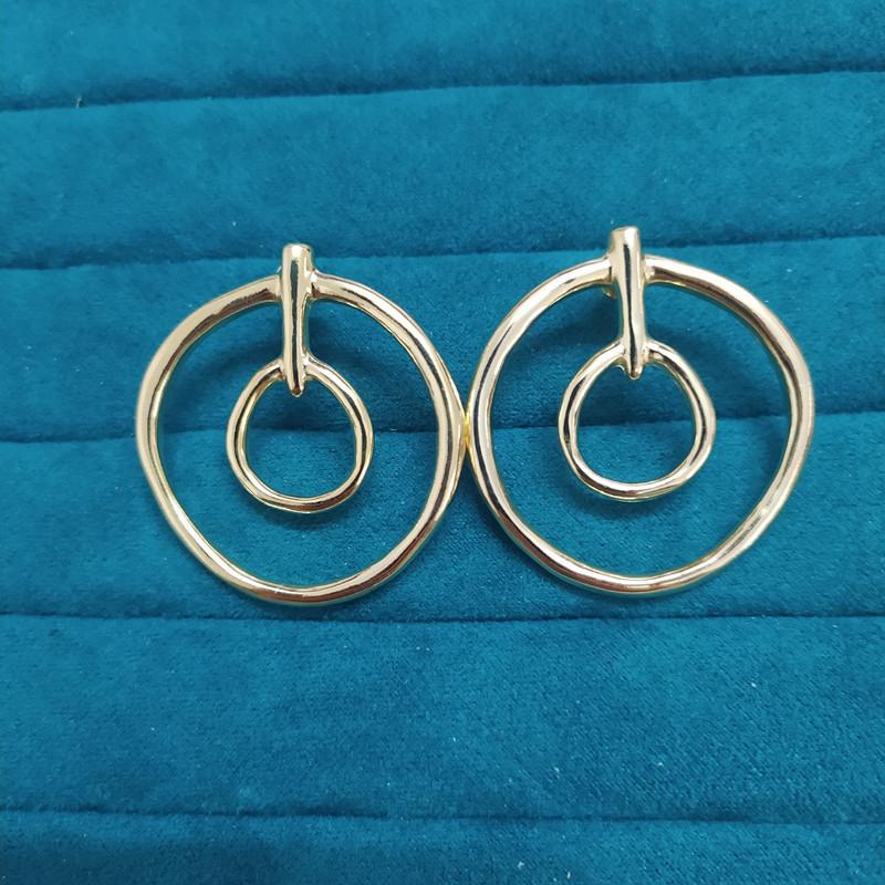 

Геометрические серьги ювелирные изделия в подругах с таким же подарком