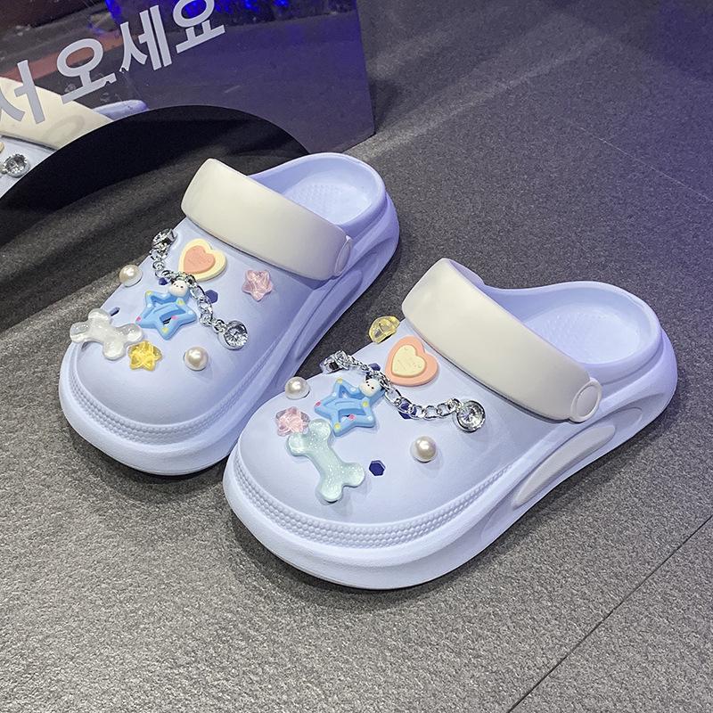 Odnímatelné silné dírkované boty pro léto pro ženy nové domácí protiskluzové zvyšující plážové kreslené chladné pantofle pro venkovní nošení