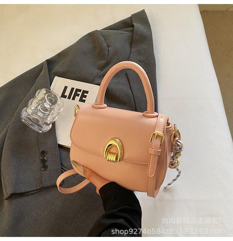 

Korean version of super hot portable small bag women s 2025 new ins contrasting color versatile saddle bag commuter shoulder messenger bag