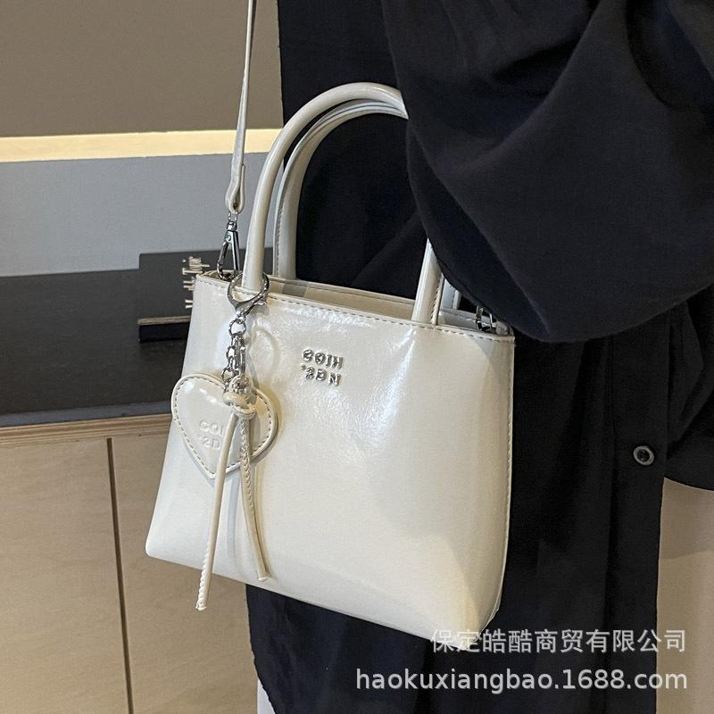 Niche design popular bag women's 2025 new summer handbag popular fashion shoulder messenger commuter bag