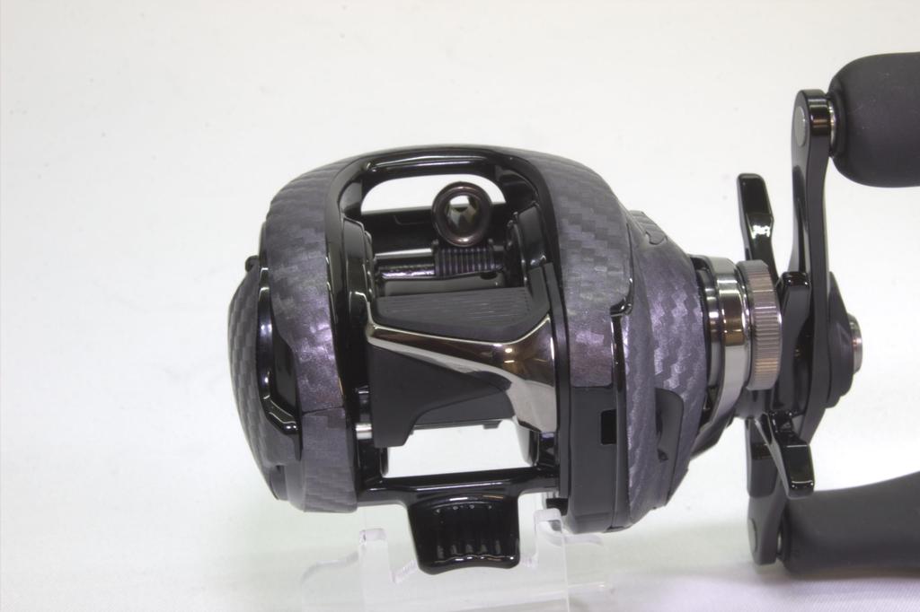 CUSTOM Custom Decal for YOROI 24 Metanium DC Baitcasting Scratch Protection SEAT.JP Reel, (Silver, Right-Handed)