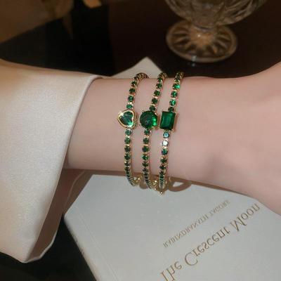 Elegantes Smaragd-Herz-Armband mit Diamantenbesatz - Luxuriöses, vielseitiges Schmuckstück