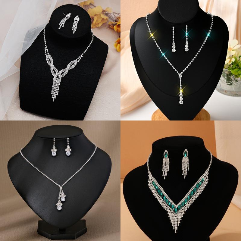 

Korean Tassel Rhinestone Necklace and Stud Earrings Set for Women