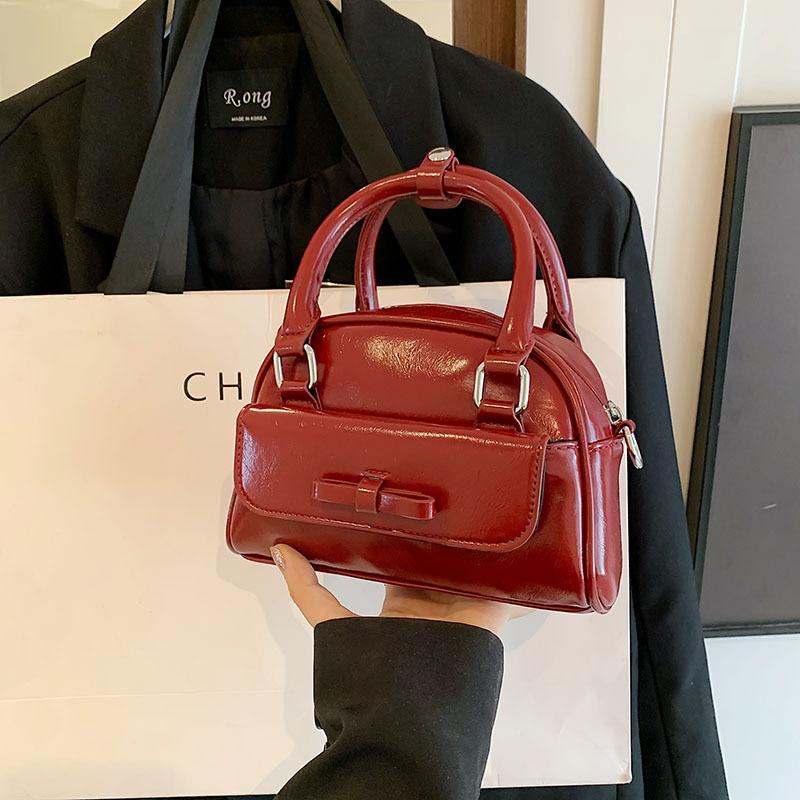 Premium Pillow Bag Women's Autumn and Winter New Versatile Niche Design Portable Shoulder Messenger Bag
