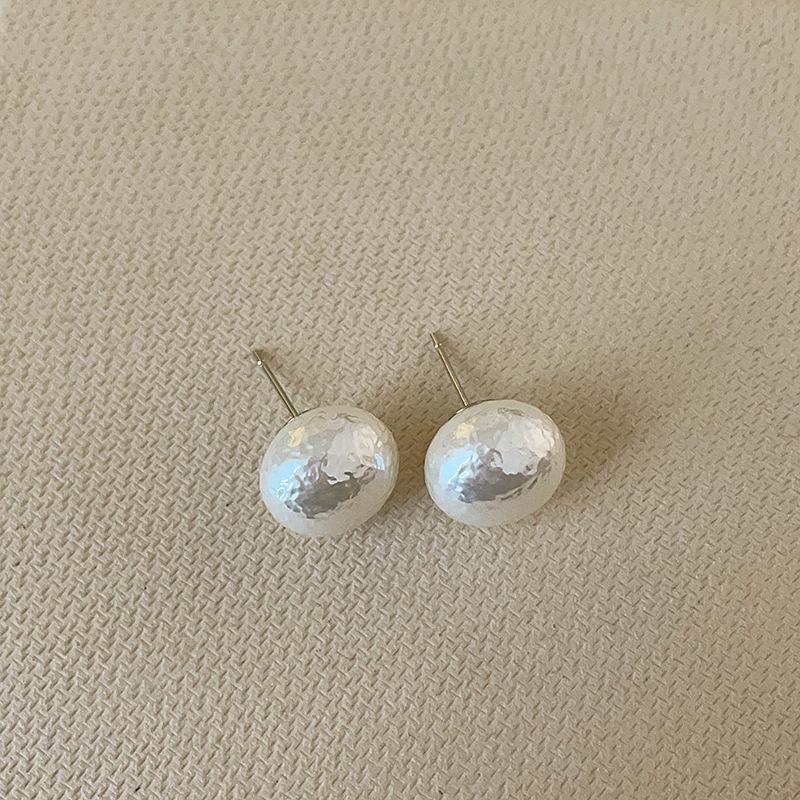 French Retro Irregular Pearl Stud Earrings Women'S Simple High-End Personality Fashion Temperament Versatile Earrings