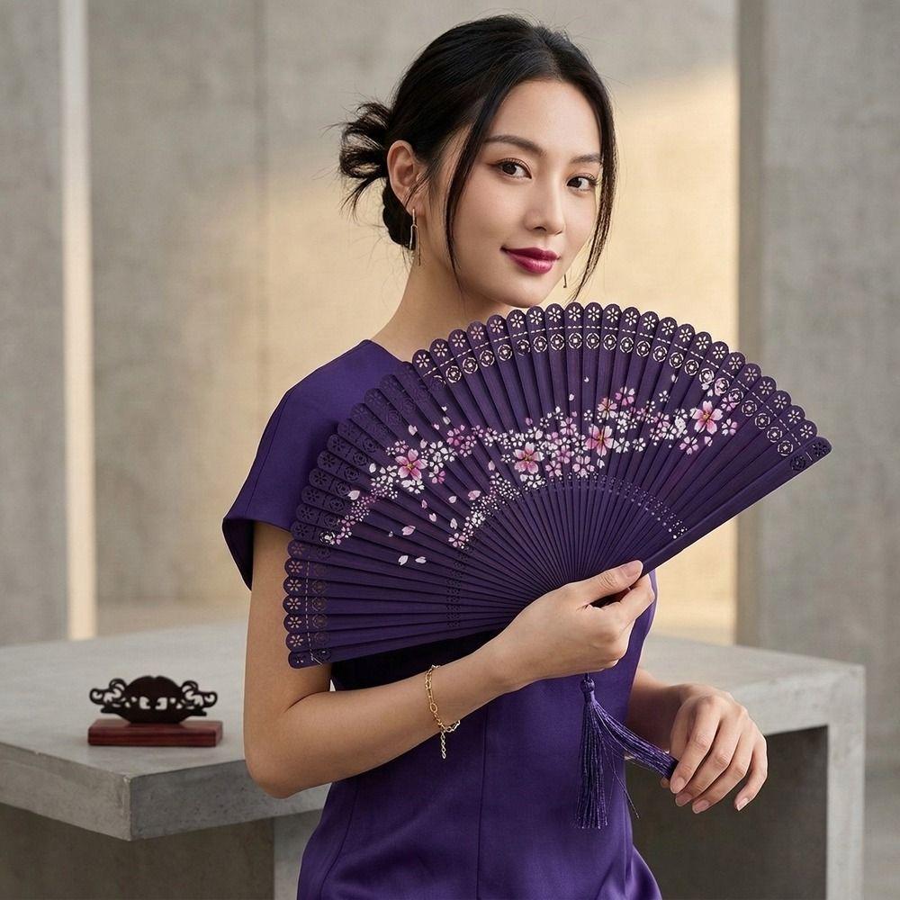 Vintage geschnitzter ausgehöhlter Fächer klassischer natürlicher Bambus Faltfächer mit Quaste chinesischer Stil Kirschblütenfächer