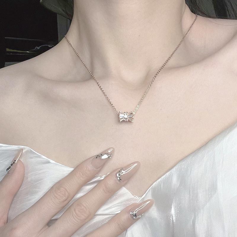 Slim Waist Non-Fading Trendy Girl Luxury Clavicle Necklace: Cold Aesthetic Pendant
