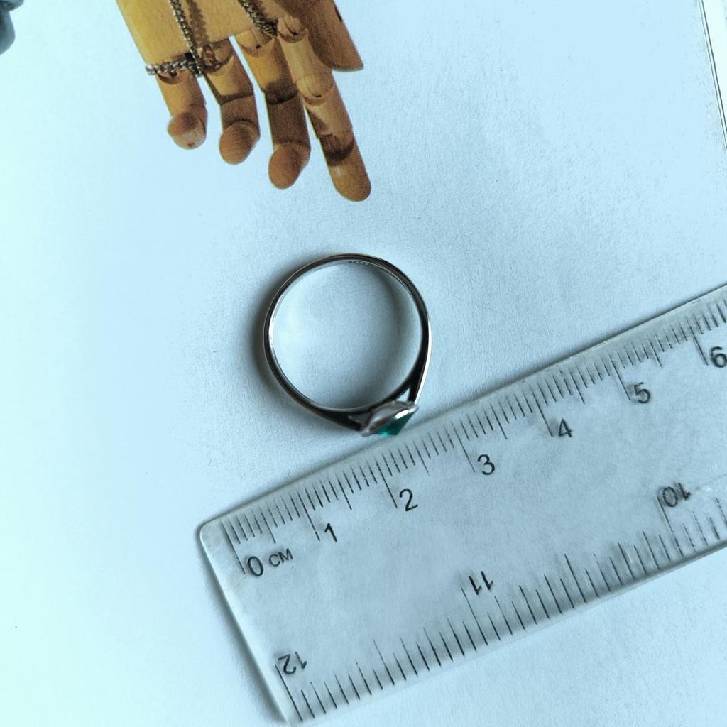Серебряное кольцо с фианитами, вес изделия 1,4 гр (60002206)