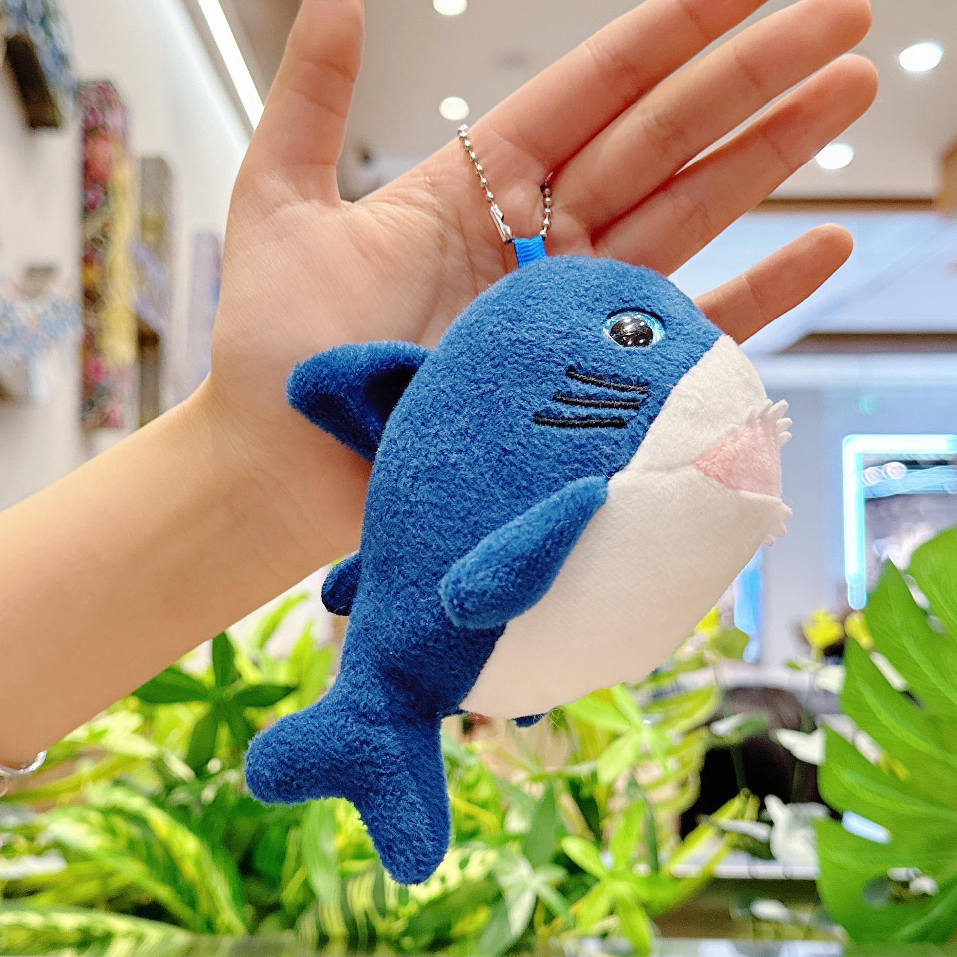 

Очаровательный плюшевый брелок в виде акулы - Мультяшный мягкий кулон Height: about 11 cm