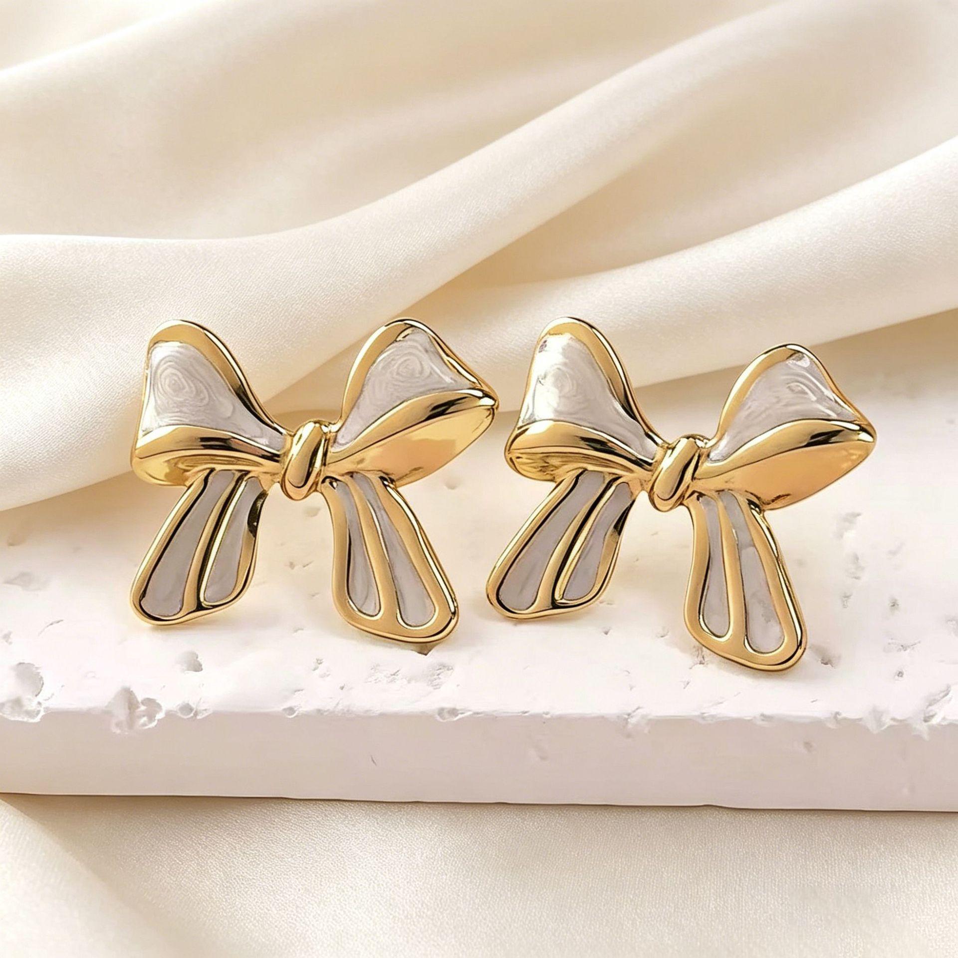Yanbai Elegant Retro French Enamel Bow Stud Earrings