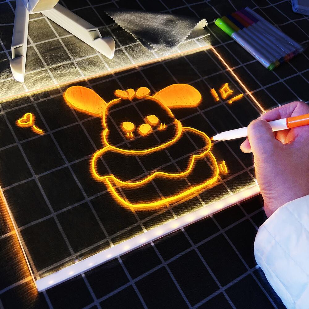 Children's Light-Up Drawing Board with DIY Pack, Transparent Coloring Surface, Small Erasable Blackboard for Graffiti.