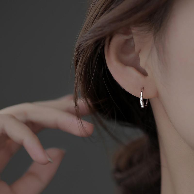 2023 New Style Light Luxury 925 Sterling Silver Sparkle Diamond Stud Earrings for Women