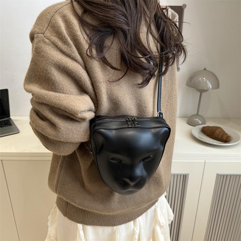 Niche Design Dark Wind Mask Bag Women's New Personalized Special-shaped Chain Messenger Bag Spice Girl Mouth Red Envelope