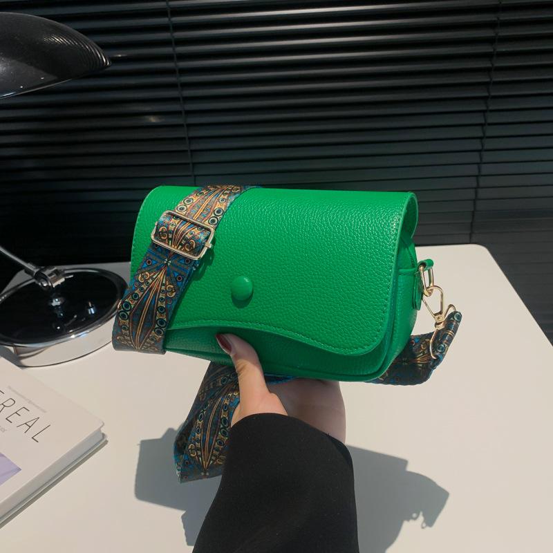 

Однотонная цветная простая сумка с широким плечевым ремнем, маленькая весенняя новая универсальная сумка через плечо, маленькая квадратная сумка