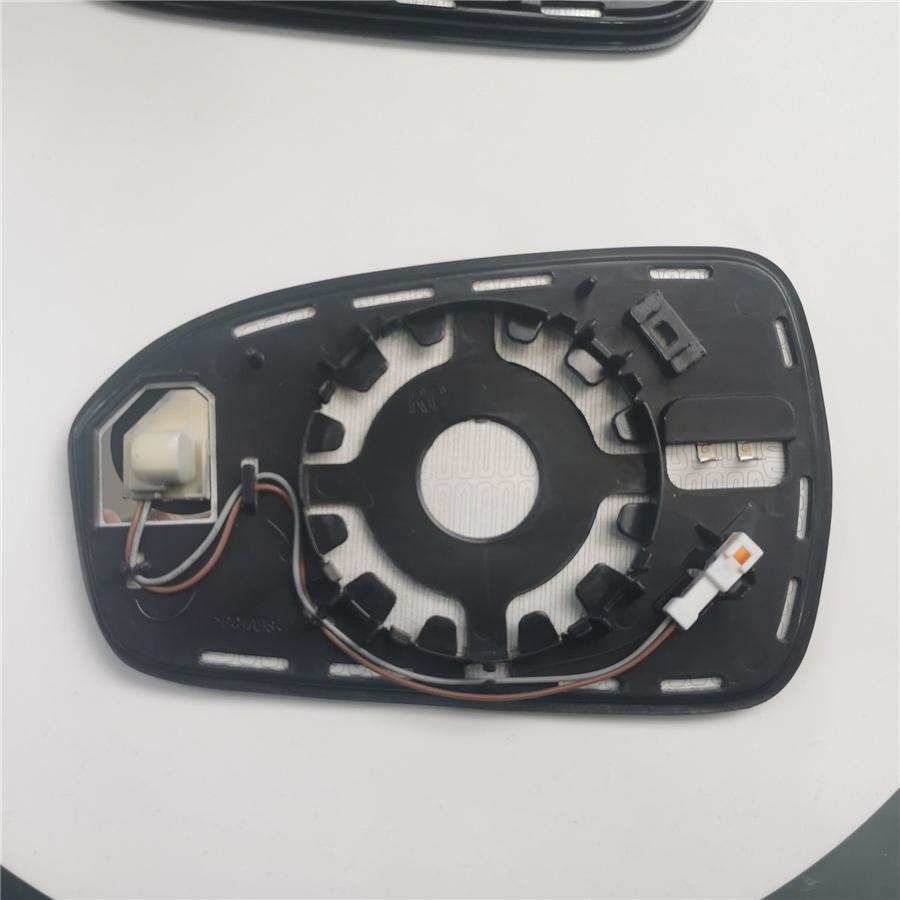 Sklo zrcátka s detekcí mrtvého úhlu L&P pro Ford Fusion 2013-2020  DS7Z-17K707-A/C