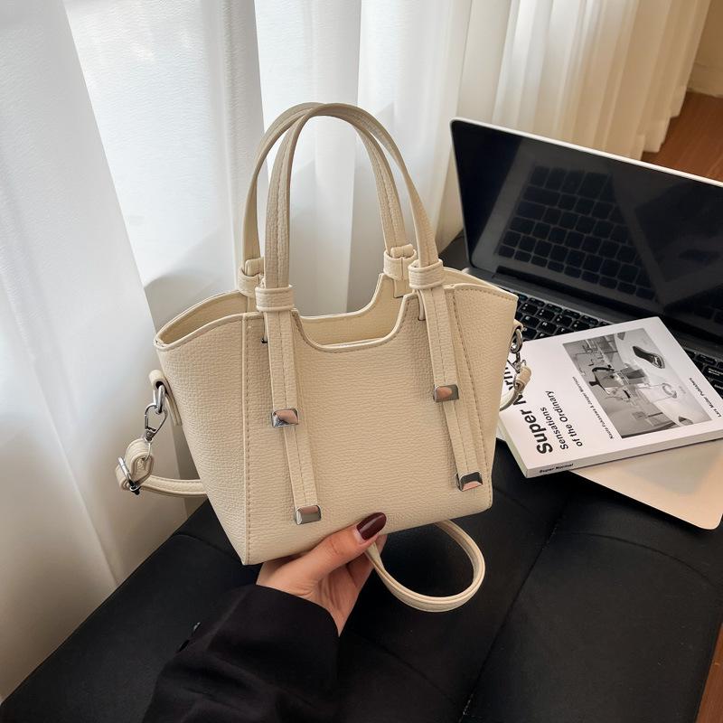 This Year's Popular Bag Women's Large Capacity 2025 New Niche Design Fashion Messenger Bag Portable Bucket Bag