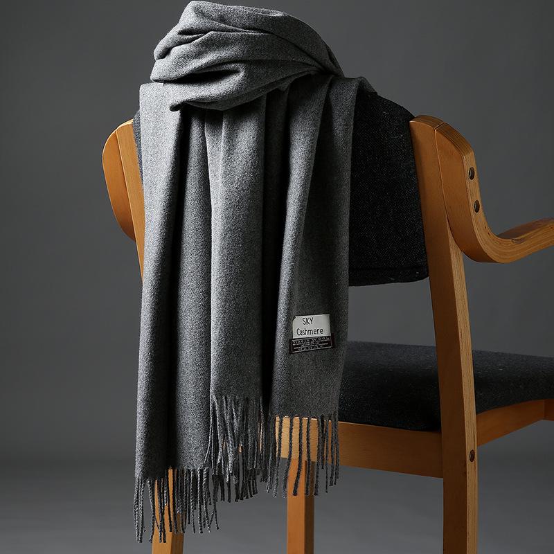 Sciarpa Monocromatica Cielo in Finto Cashmere Autunno/Inverno 2025: Colori Candy Spessi, Caldi ed Eleganti