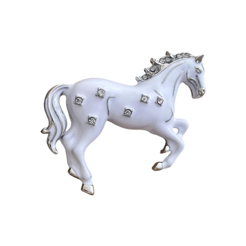 Elegant Running Horse Brooch Animal Inspired Design High Quality Alloy Metal Fashion Badge Accessory For All Genders