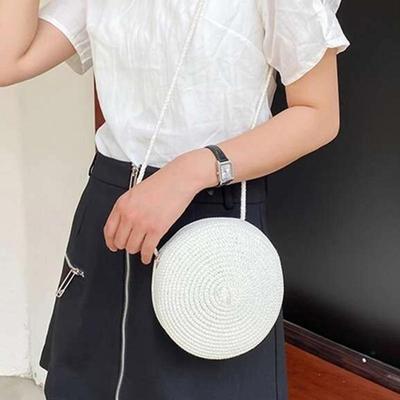 Minimalistische runde Stroh-Umhängetasche für Frauen, gewebte handgemachte Sommer-Casual-Crossbody-Tasche
