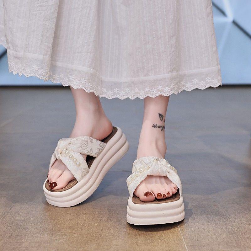 

Крутые шлепанцы на толстой подошве для летней женской обуви 2025, новая модная жемчужная красивая юбка, пляжные сандалии на мягкой подошве для беременных женщин 40