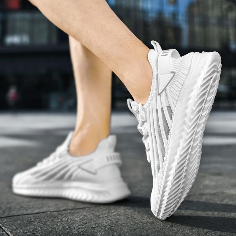 Men's fashion four seasons casual sneakers light breathable soft-sole outdoor speed running shoes students racing sports shoes