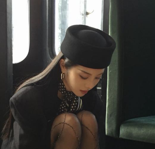 Vintage Hard Top Flat Fedoras Hats Women 100% Wool Felt Berets Hat Wedding Fascinator Caps Wedding Cocktail Party Pillbox Hat