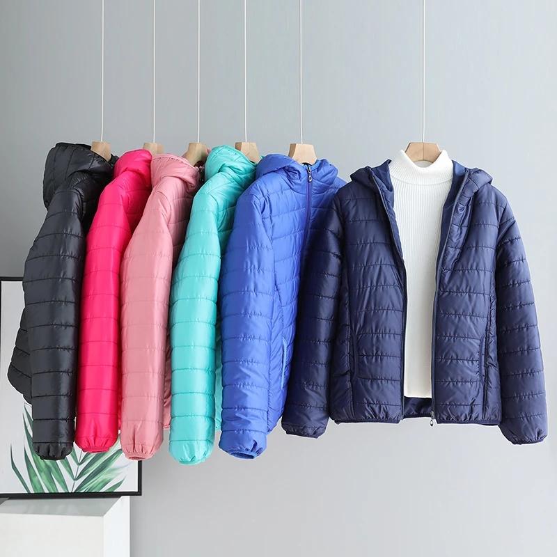 Giacca Leggera Imbottita in Cotone da Donna Nuova Invernale 2025 Cappotto in Cotone Sottile Ampio Corto Parka da Donna con Cappuccio Cappotto Capo d'Abbigliamento Esterno da Donna