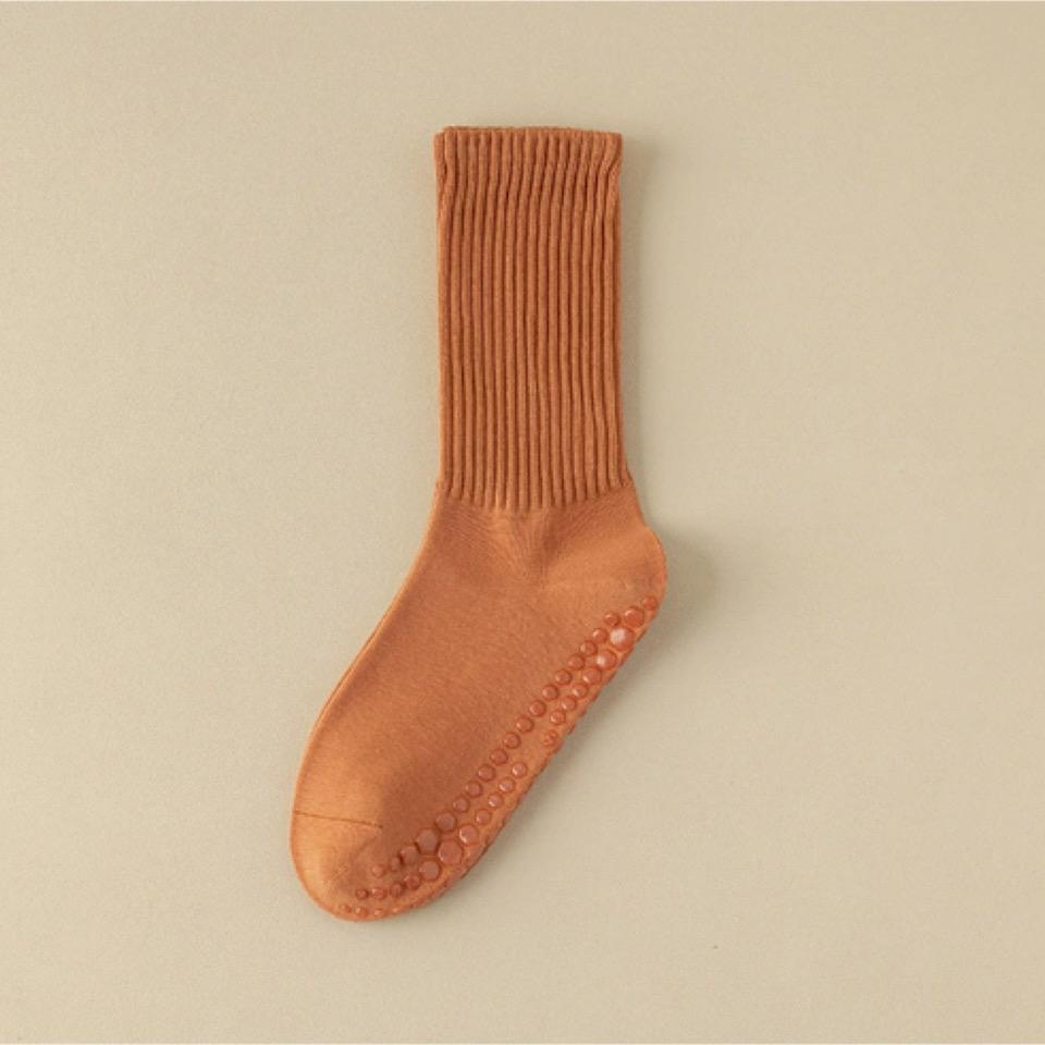 High Quality Spring Women Cotton Medium Non-Slip Silicone Indoor Fitness Pilates Yoga Breathable Knitted Sports Socks Crew