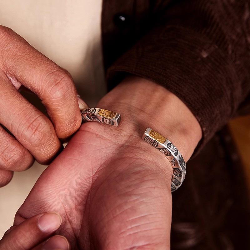 Auspicious Maneki Neko Men's Retro 24K Gold Plated Narrow Bangle